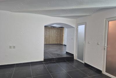 Inchiriez spatiu comercial, ultracentral (Bd-ul Revolutiei) Inchiriez spatiu comercial, ultracentral (Bd-ul Revolutiei) - 4