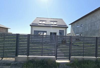 Vila de vanzare - 4 camere - 2 bai - 430 mp teren - Bucatarie mobilata - 2