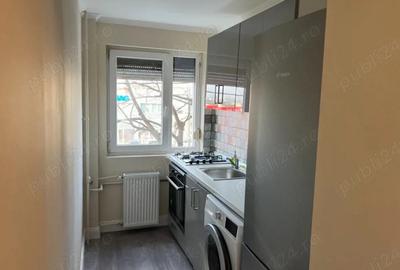 Apartament cu 3 camere semidecomandat în Central - 1