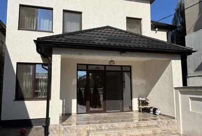 Casă cu 4 camere în Central - 2