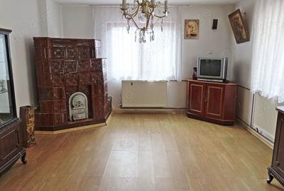Casă cu 6 camere cu Teren 365 Mp în Zamora - 4