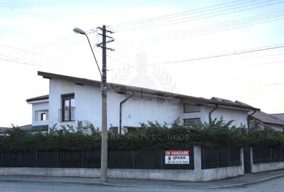Casă individuală cu 5 camere cu Teren 300 Mp în Rudului