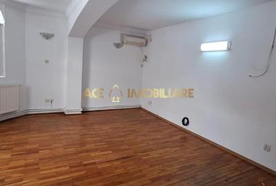 Casă individuală cu 9 camere cu Canalizare în Vitan - 4