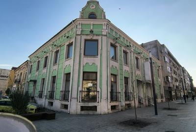 Ultracentral Promendata Stefan cel Mare-cladire interbelica diverse activitati - 1