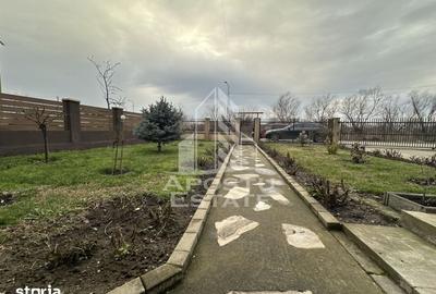 Casă cu 5 camere cu Teren 306 Mp în Sânmihaiu Român - 1