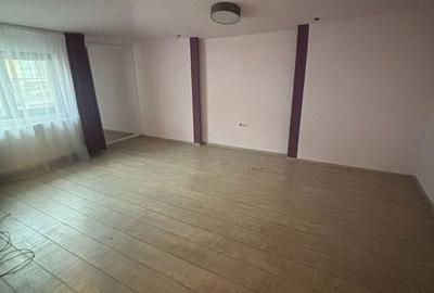 Casă cu 6 camere cu Canalizare în Central - 7