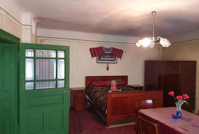 Casă cu 6 camere cu Teren 1129 Mp în Central - 1