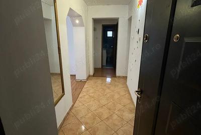 Apartament cu 3 camere decomandat în 9 Mai - 2