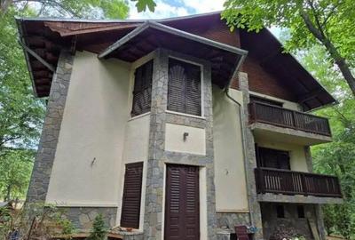 Casă cu 7 camere cu Teren 916 Mp în Cornu - 4