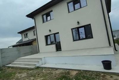 Casă cu Teren 456 Mp în Malu Mare - 4