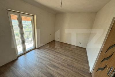 Apartament 3 camere, 80 mp, curte si garaj, Micro - 3