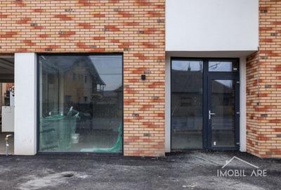 Spatiu comercial cu front stradal in locatie intens circulata - 2