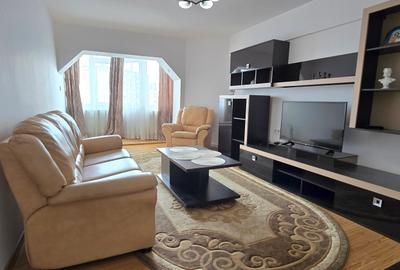 Apartament cu 3 camere decomandat, mobilat în Micro 3 - 1