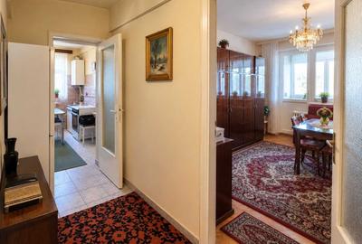 Apartament cu 3 camere semidecomandat în Central