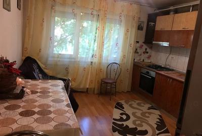Garsonieră decomandată în UTA