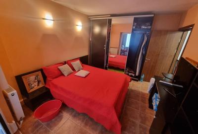 Apartament cu 3 camere decomandat, mobilat în Poarta 6 - 3