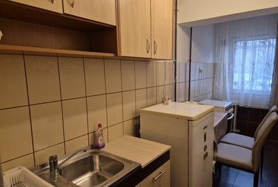 Timisoara 16, statie Sergent Moise, 38 mp, p/4 bl. IIMI, constr. 1982 - 3