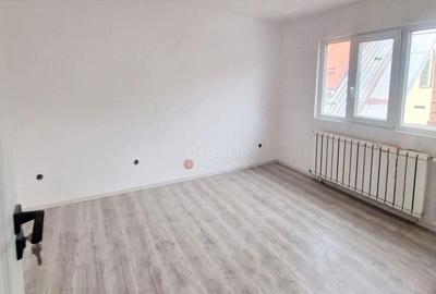 Aproape De Castelul Cantacuzino - 2