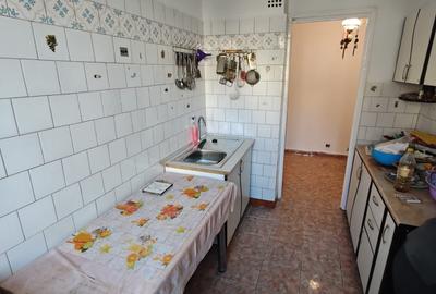 Apartament cu 3 camere semidecomandat, mobilat în Berceni - 11