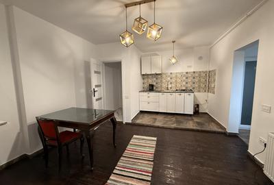 Apartament cu 3 camere semidecomandat, mobilat în 13 Septembrie - 5