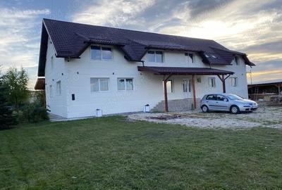 Casă cu 10 camere cu Teren 1860 Mp în Central - 8