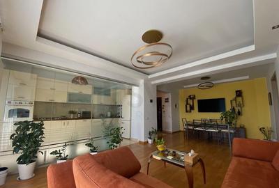 Apartament 3 camere - mobilat -2 parcari incluse
