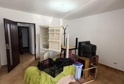 Spatiu la parter vizavi de Magazinele Marius, Ritmului Pantelimon, parter, 31 mp - 5