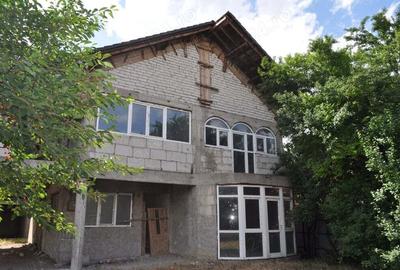 Casa de vanzare in Golesti, parter si etaj , 220 mp construiti , teren 916mp, la rosu - 10