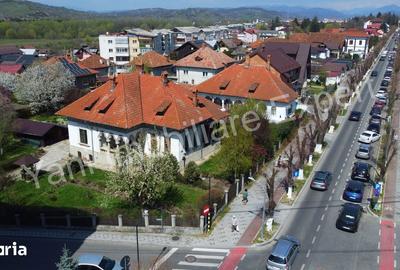 Casă cu Teren 1071 Mp în Central - 17