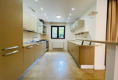 Duplex cu 7 camere cu Canalizare în Central - 3