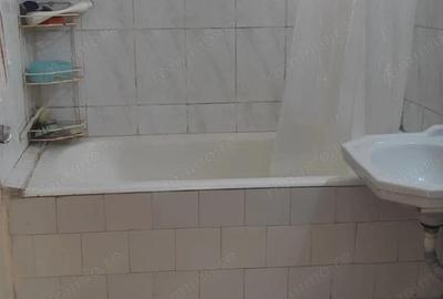 Apartament cu 3 camere decomandat în Drumul Taberei