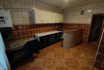 Casă cu Teren 300 Mp în Central - 1