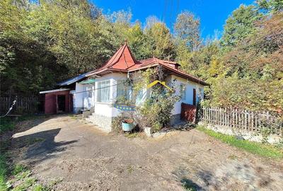 Casă cu 3 camere cu Teren 575 Mp în Est