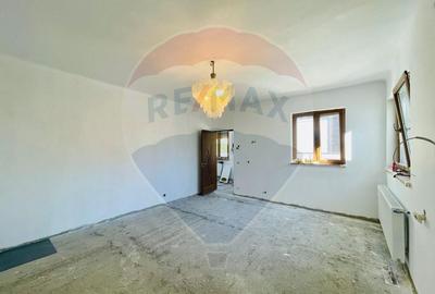 Casă cu 6 camere cu Teren 500 Mp în Calea Dumbrăvii - 1