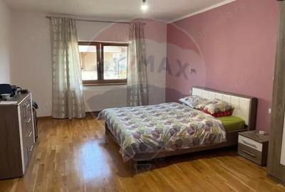 Casa / Vila cu 5 camere de vanzare - 8