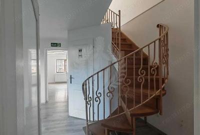 Casă cu 3 camere cu Teren 200 Mp în Central - 10