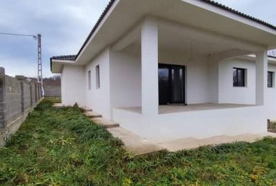 Casă cu 4 camere cu Teren 616 Mp în Central