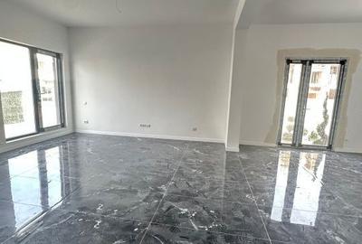 Spațiu comercial, de 48 mp, în Central - 4