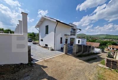 Casă cu 4 camere cu Teren 650 Mp în Livezeni - 2