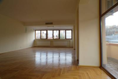 Casă cu 13 camere cu Canalizare în Dorobanți - 13
