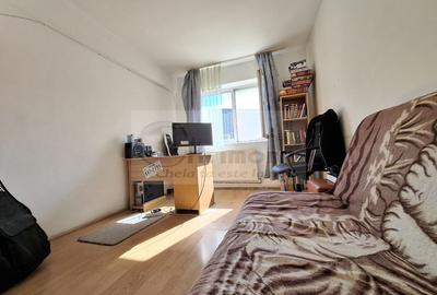 Liber, de vanzare apartament 3 camere Valea Lupului Iasi, baie cu geam - 11