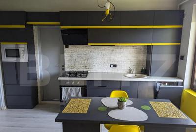 Apartament de vanzare, cu 3 camere, 53 mp, 2 parcari, boxa,