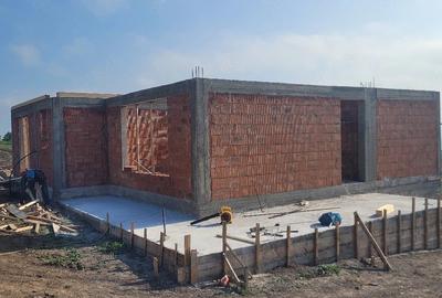 Casă cu 2 camere cu Teren 650 Mp în Chicerea - 1
