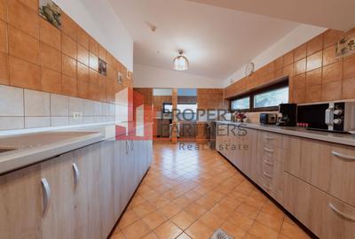 Casă individuală cu 13 camere cu Canalizare în Bran - 14