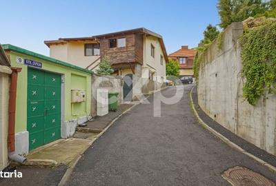 Casă cu 5 camere cu Canalizare în Schei