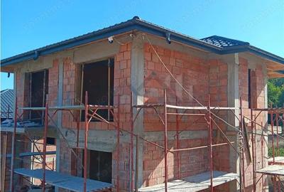 Casă cu Teren 400 Mp în Bârnova