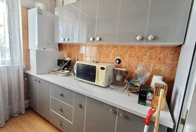 Apartament cu 2 camere, mobilat în Km 4-5 - 7