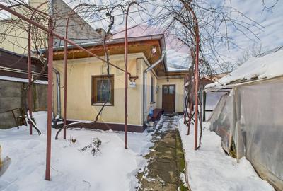 Casă cu 3 camere cu Teren 294 Mp în Rahova - 1