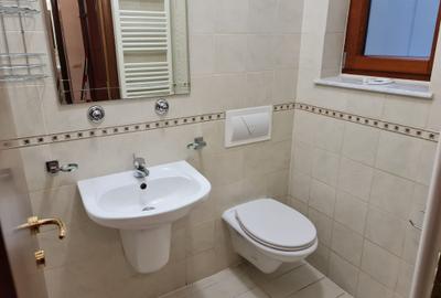 Casă cu 5 camere cu Canalizare în Central - 4