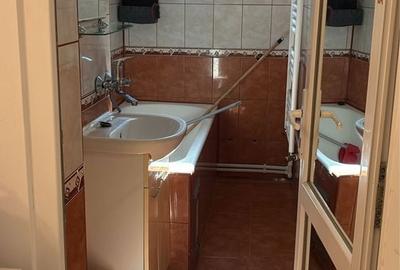 Apartament cu 3 camere semidecomandat în Central - 2